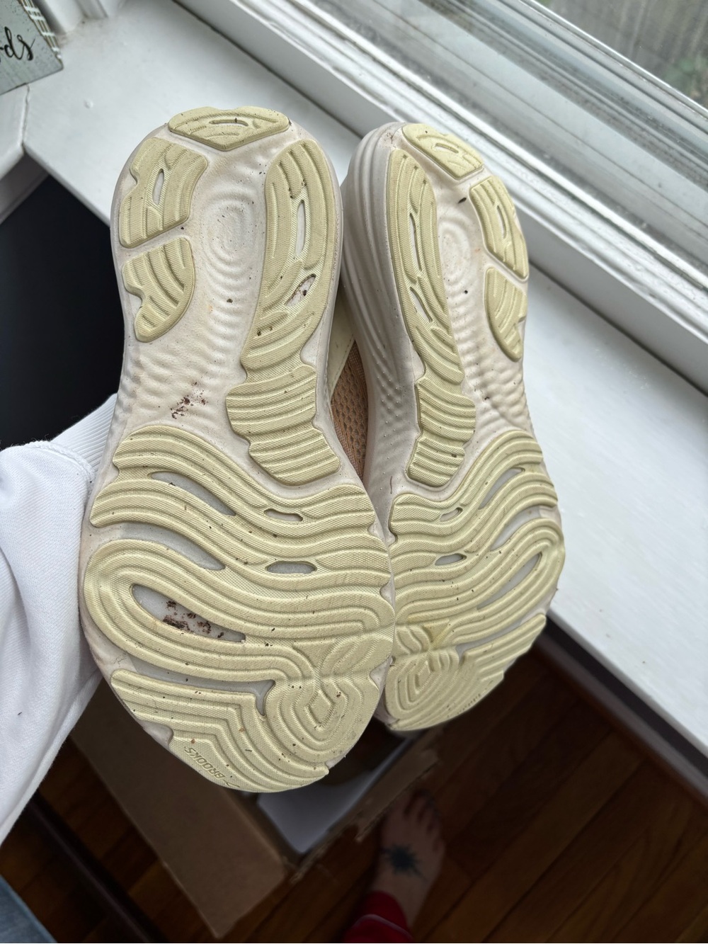 Brooks Glycerin 22 sneakers. Taffy/moonbeam/essence Size 9.5 - Picture 6 of 8